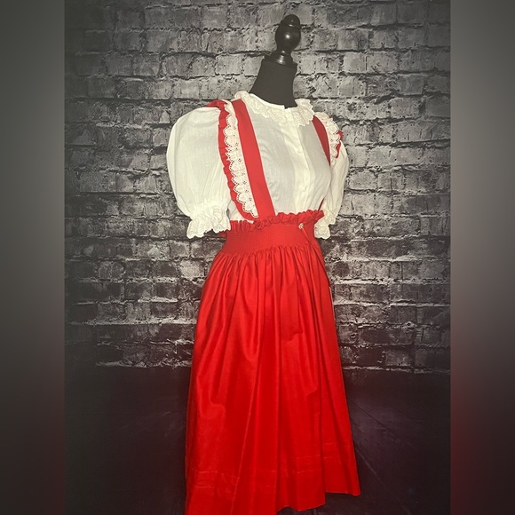 Bavarian Oktoberfest Dirndl - Picture 7 of 7